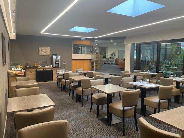 קמפר Hotel Dupleix - Hyper Centre - Parking Et Garage Gratuit מראה חיצוני תמונה